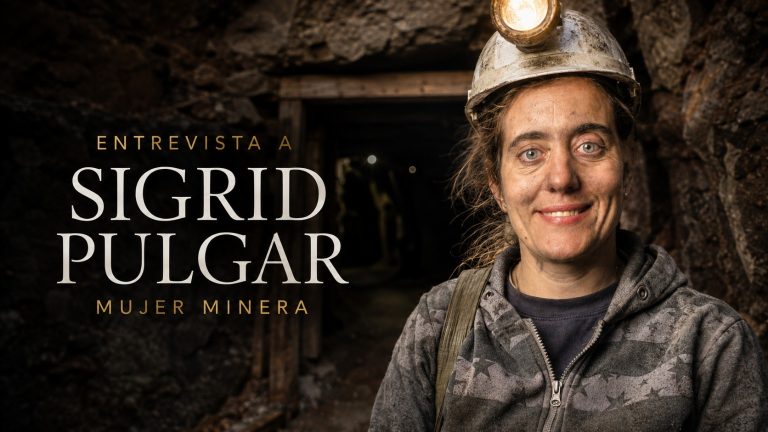 Sigrid Pulgar, mujer minera asturiana, en el interior de una mina