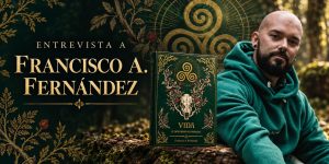 Entrevista a Francisco A. Fernández, autor de El despertar del Trisquel: VIDA, junto a la portada de su novela en un bosque.